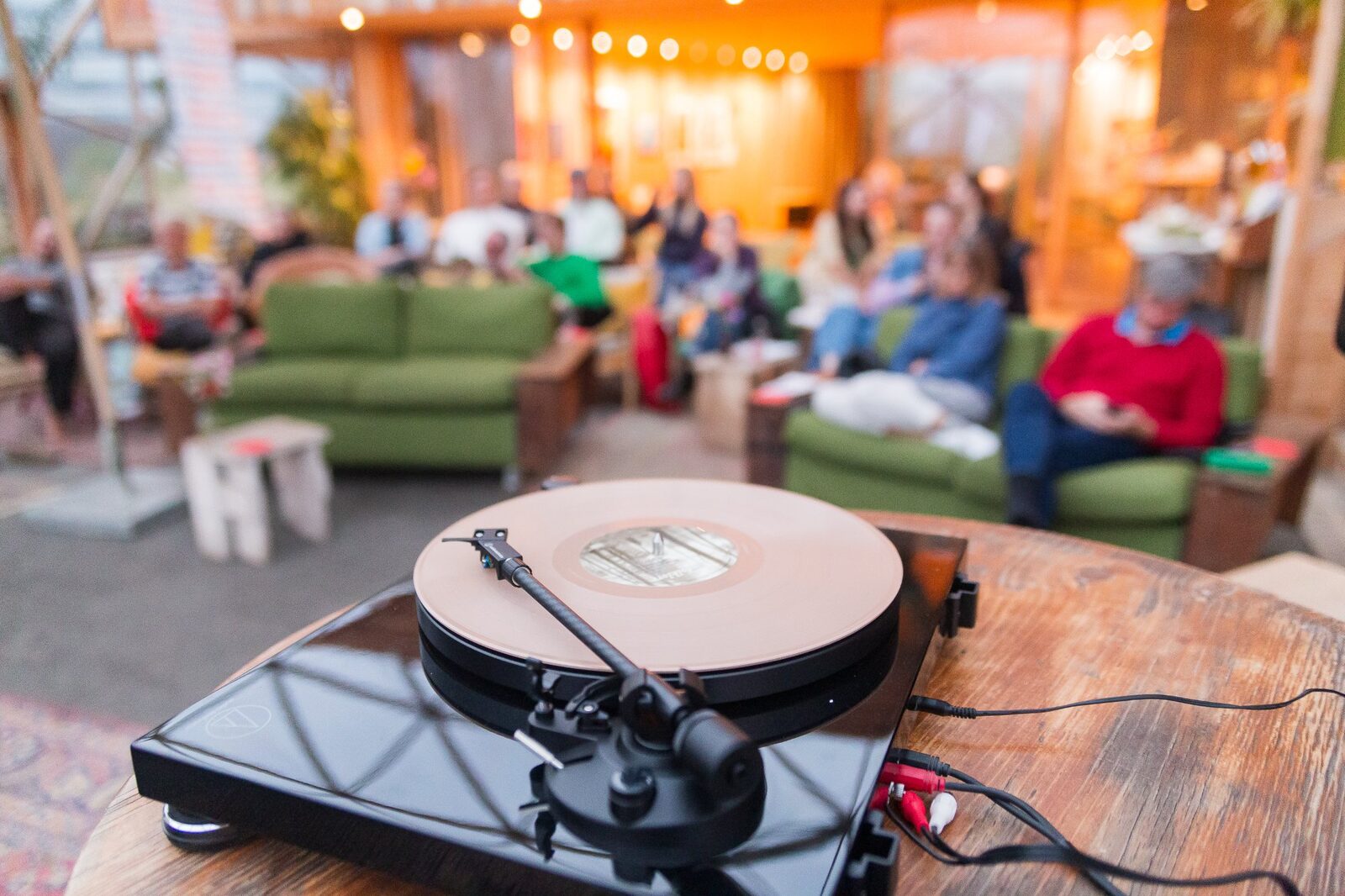 Vinylplade klar til lyttekoncert